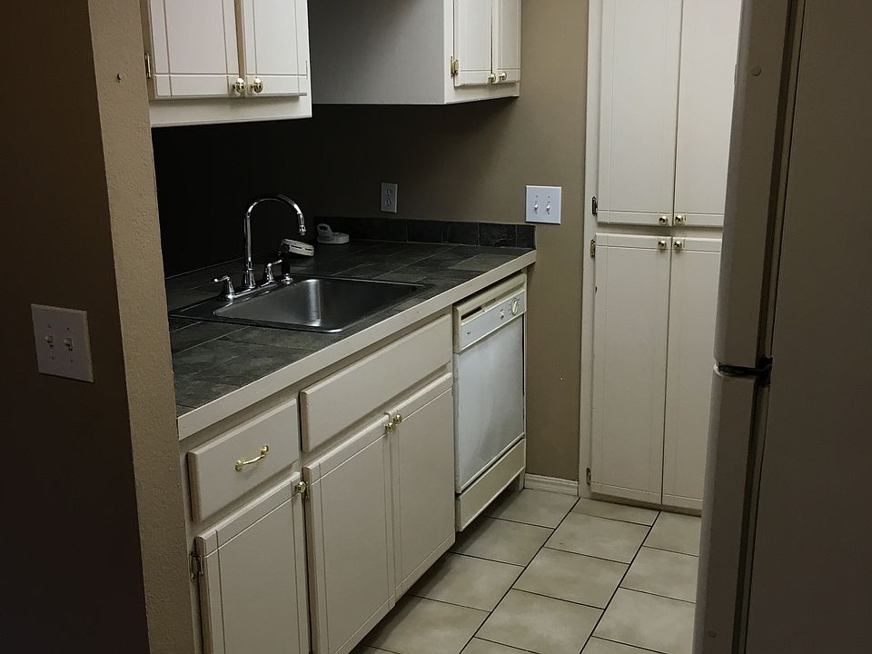 2nd image of 1822 Twisted Oak Dr