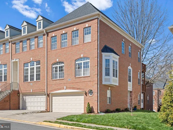 47841 Scotsborough Sq, Sterling, VA 20165