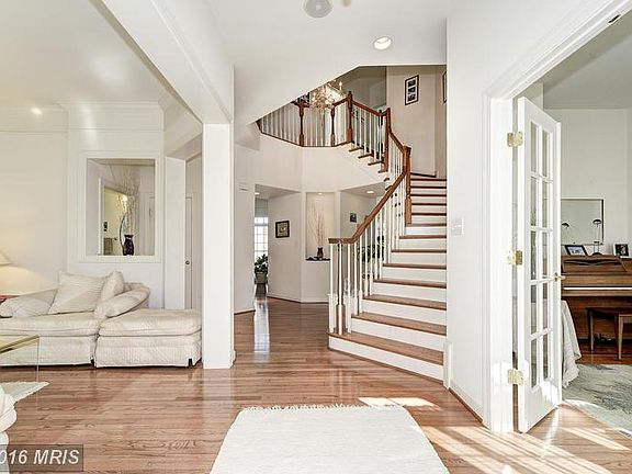 2nd image of 305 Summer Garden Way