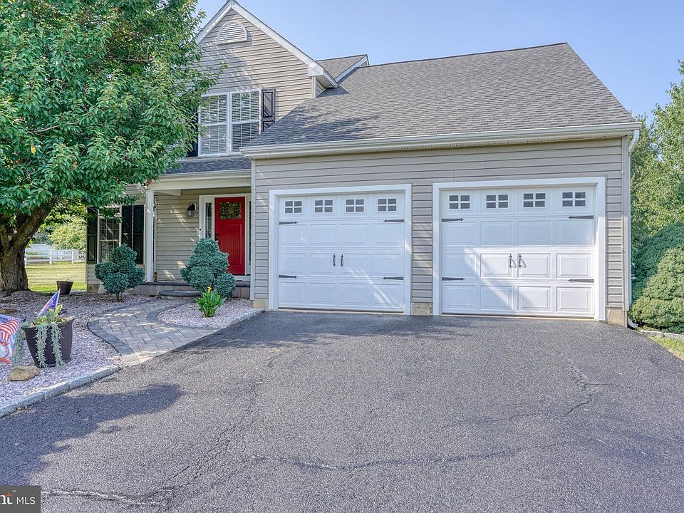 1st image of 310 W Bradford Ct