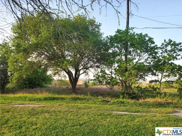 1502 W Dallas Ave, Seadrift, TX 77983