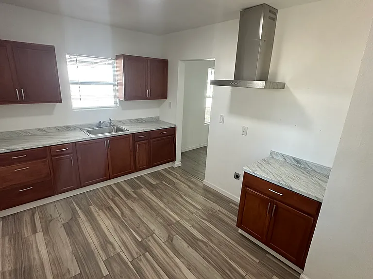 1804 Fillmore St — Photo 4