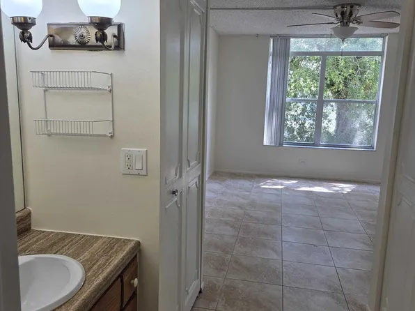 3750 Inverrary Dr APT 2F, Fort Lauderdale, FL 33319