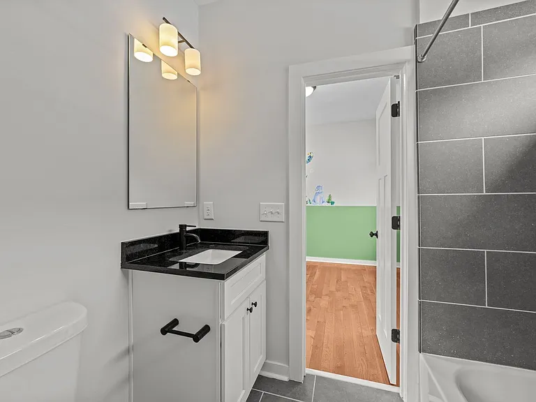 536 E Lenoir St — Photo 23