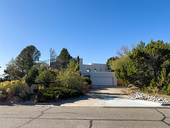 2nd image of 895 Los Pueblos St