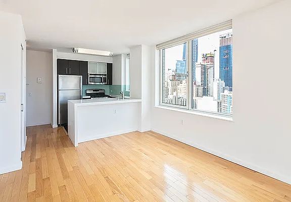 4th image of 350 W 37th St APT 9G