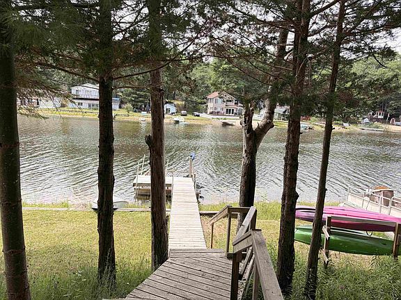 4th image of 961 Lake Dr