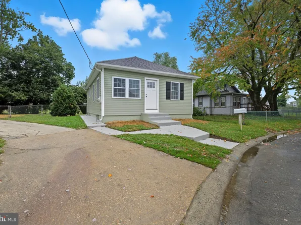 923 E Hazeldell Ave, New Castle, DE 19720