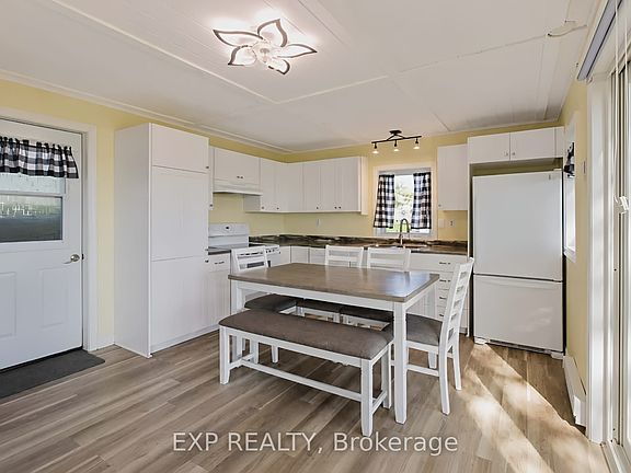 5th image of 5 Evergreen Ln