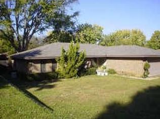 821 Yellowstone Dr, Grapevine, TX 76051