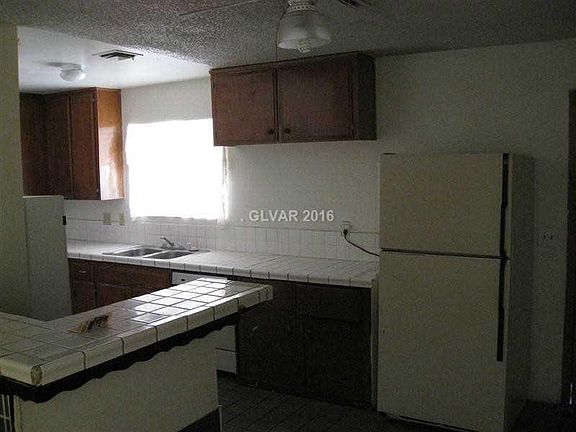 4th image of 3999 Karen Ave