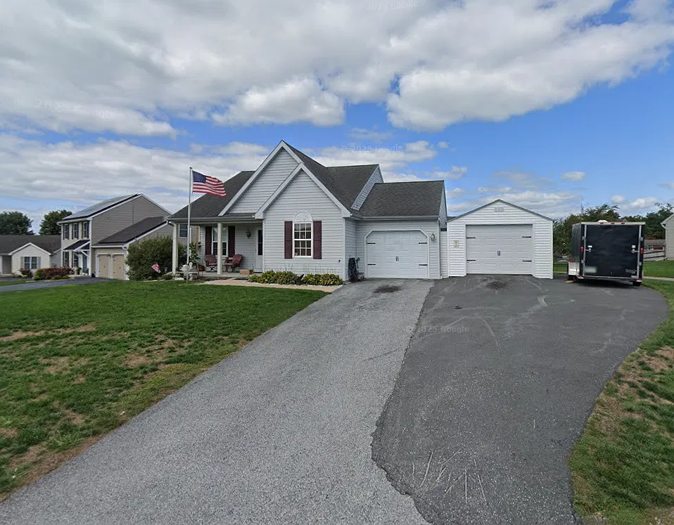 4 bed, $2,100 — Photo 1