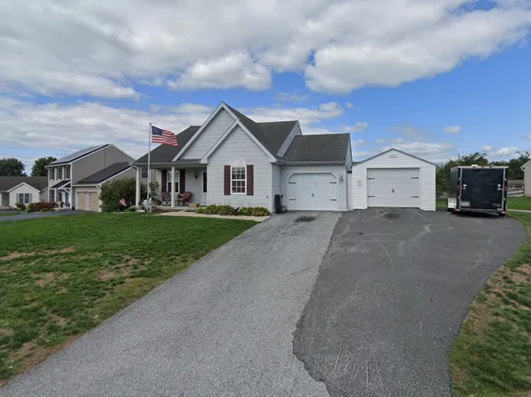 8 Rock Ridge Ave, Gordonville, PA 17529