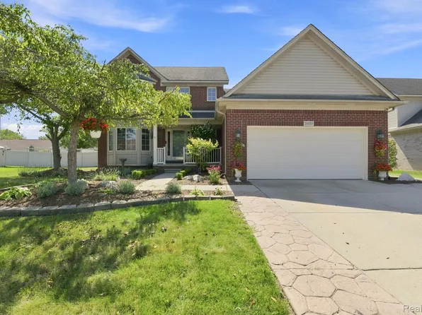 26833 Arcadia Dr, Flat Rock, MI 48134