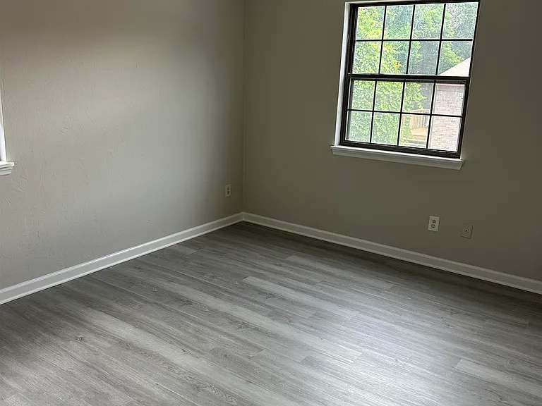 370 Hayden Rd — Photo 12
