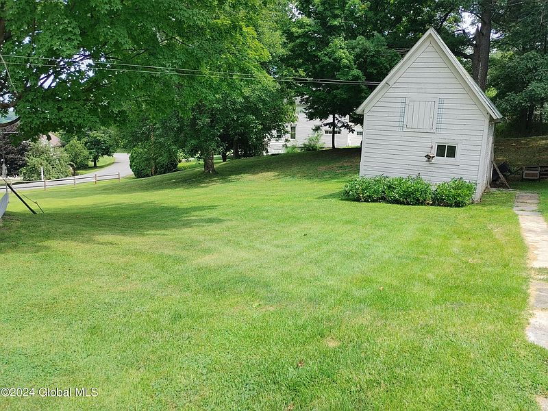 3rd image of 6 Woody Lane