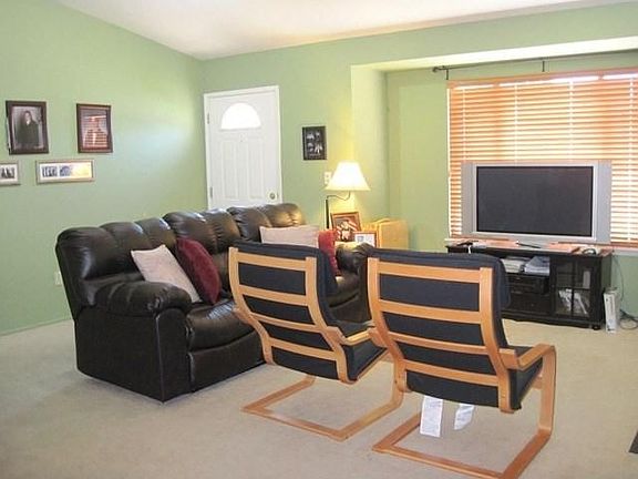 5th image of 220 Bender Cir