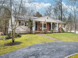 433 Pepperidge Tree Ln, Kinnelon, NJ 07405