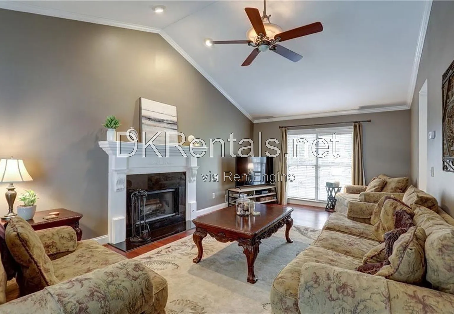 3 bed, 3.5 bath, 2432 sqft, $3,295 — Photo 3