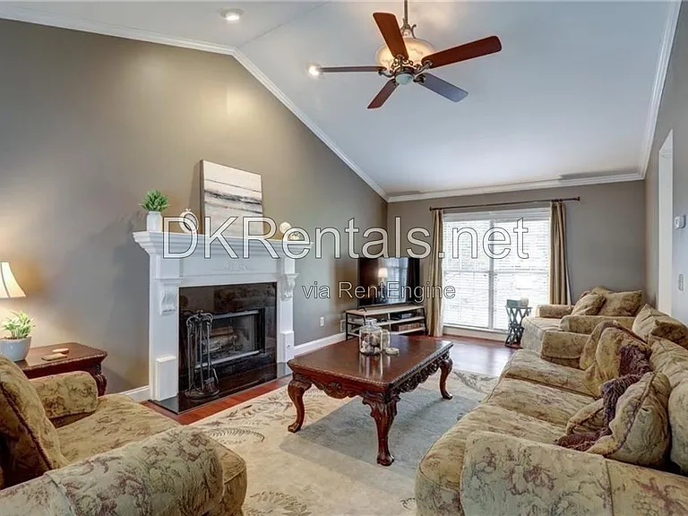 4492 Coventry Way NE — Photo 3