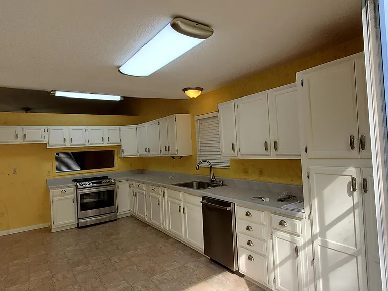 8122 Wiebelo Dr — Photo 4