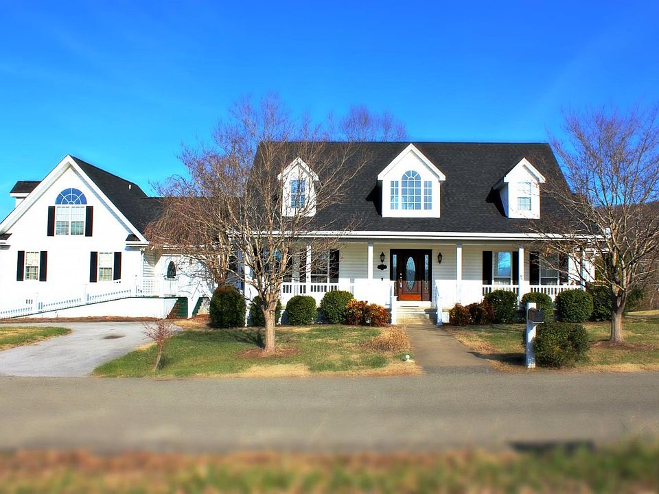 1st image of 460 Forest Ave