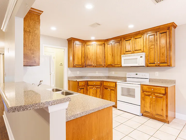 76 Brookfield Dr — Photo 10