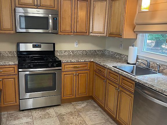 2nd image of 6 Cambridge Ct