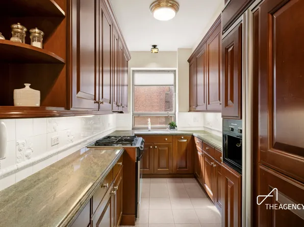 345 East 57th Street image 7 of 10