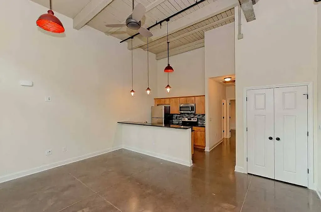 2 bed, 1230 sqft, $1,875 — Photo 2