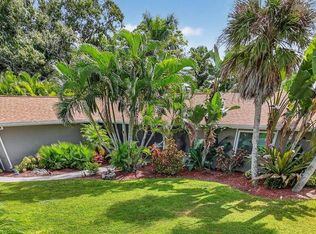 1884 Southpointe Dr, Sarasota, FL 34231