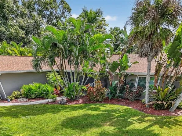 1884 Southpointe Dr, Sarasota, FL 34231