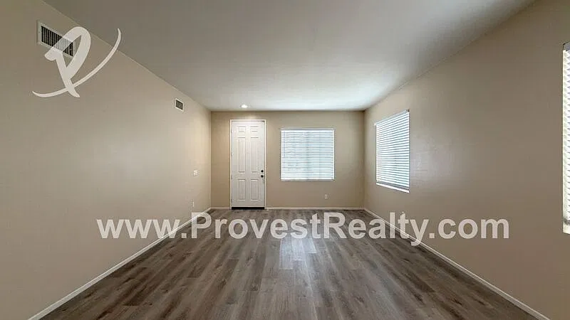 5 bed, 3.0 bath, 2758 sqft, $2,600 — Photo 3
