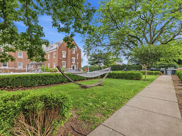 Central State Mansion — Photo 54