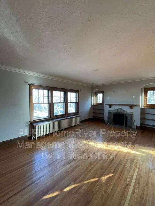 2 bed, 1.0 bath, 1276 sqft, $1,795 — Photo 2