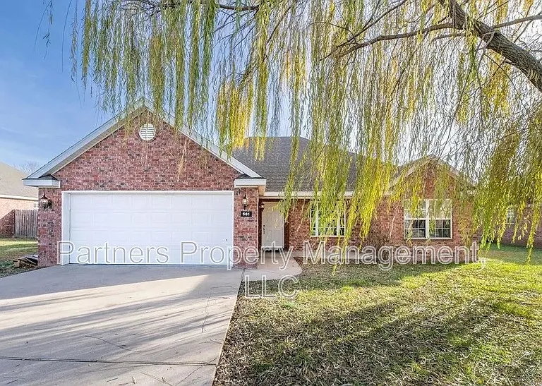 561 Red Bud St — Photo 1