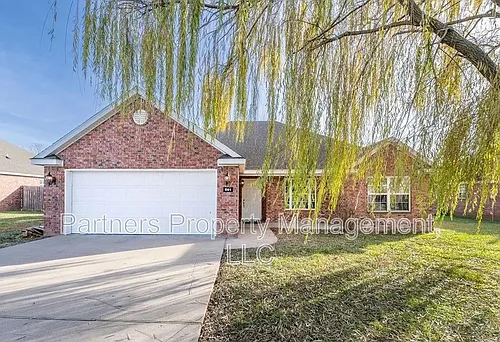 561 Red Bud St Photo 1