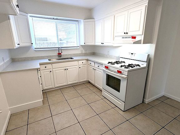 3rd image of 204 S F St APT 2