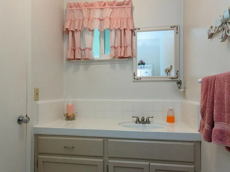 10521 N Minnewawa Ave — Photo 10
