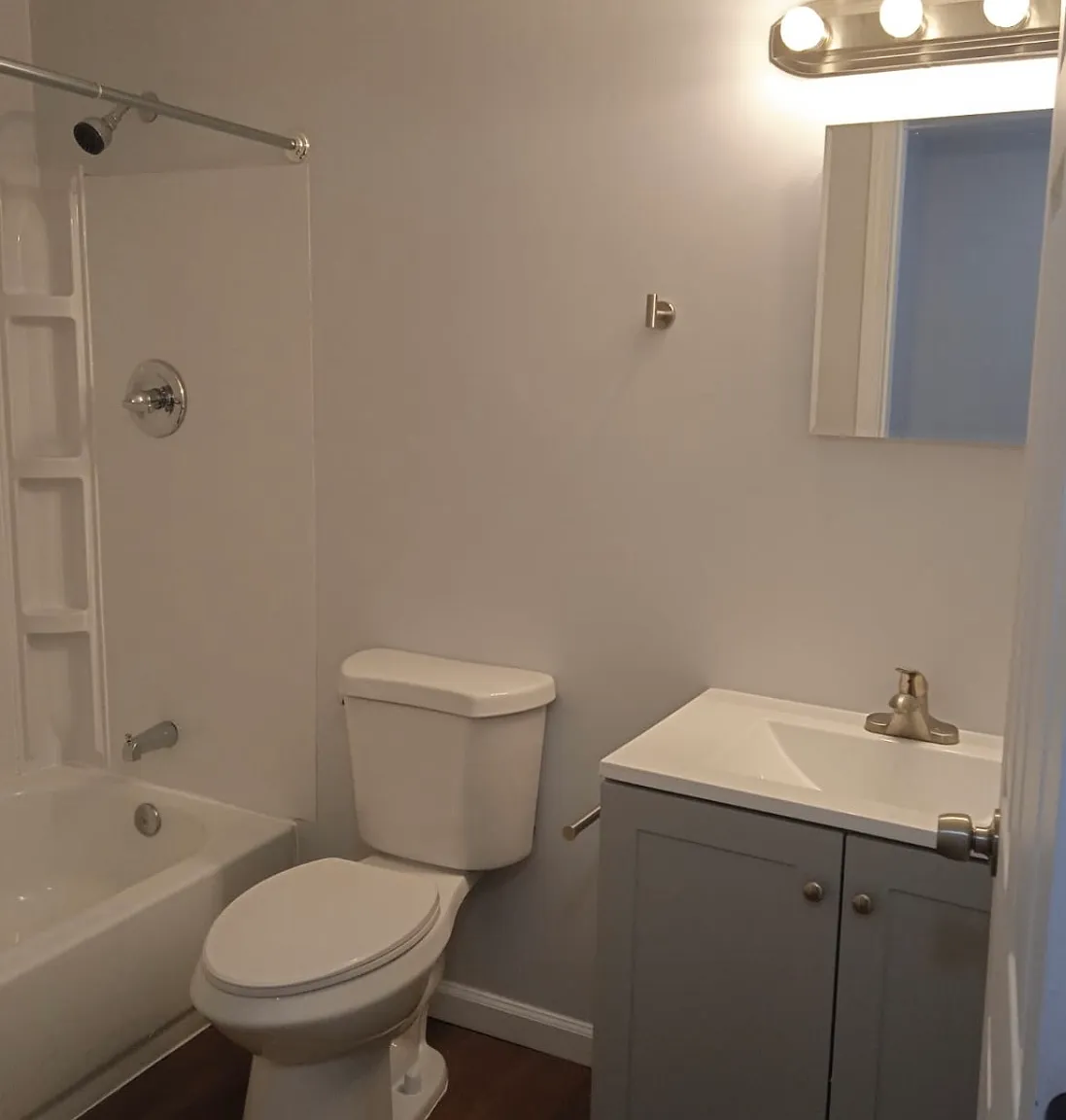 2821 Oxford Ln — Photo 4