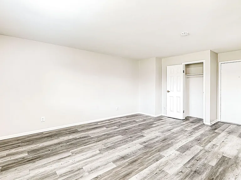 Ninth Avenue Apartments — Photo 45
