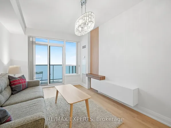 7161 Yonge St #2433, Markham, ON L3T 0C8