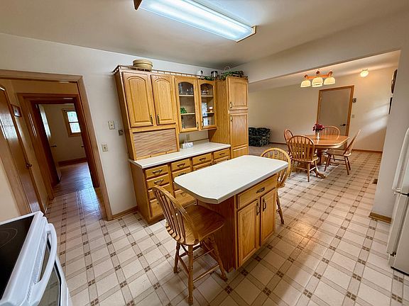 3rd image of 601 S 10th St