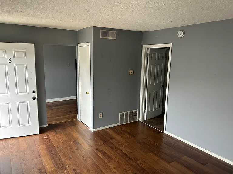 6-1287 E Raines Rd — Photo 2