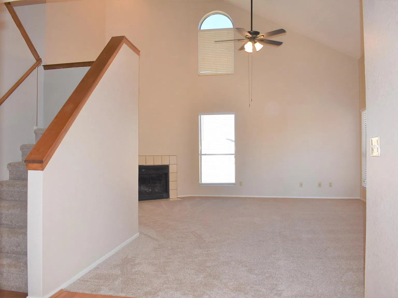 3 bed, 2.5 bath, 1585 sqft, $2,000 — Photo 2