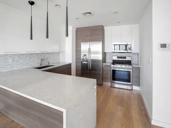 3041 Ocean Avenue image 3 of 17