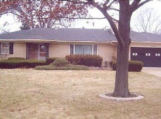690 W Bel Aire Ln, Mount Prospect, IL 60056
