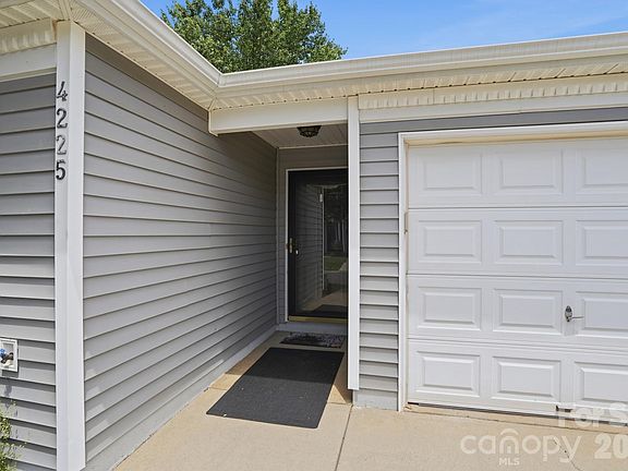 5th image of 4225 Hogan Ln