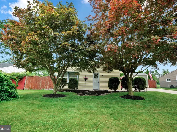 38 Gun Rd, Levittown, PA 19057