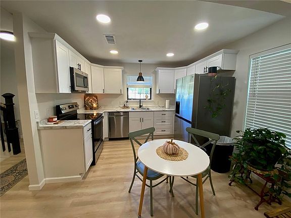 5th image of 7084 Carmona Dr